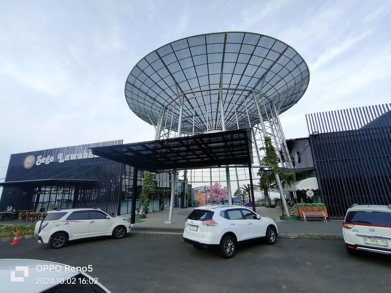 Sego Lawuhan Resto
